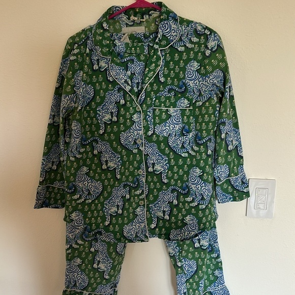 PRINTFRESH Pajama Set – White Tigers in Jade Print – Size XS petite - Picture 4 of 12
